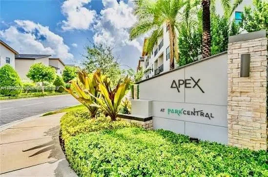 7925 NW 104th Ave # 32, Doral, FL 33178