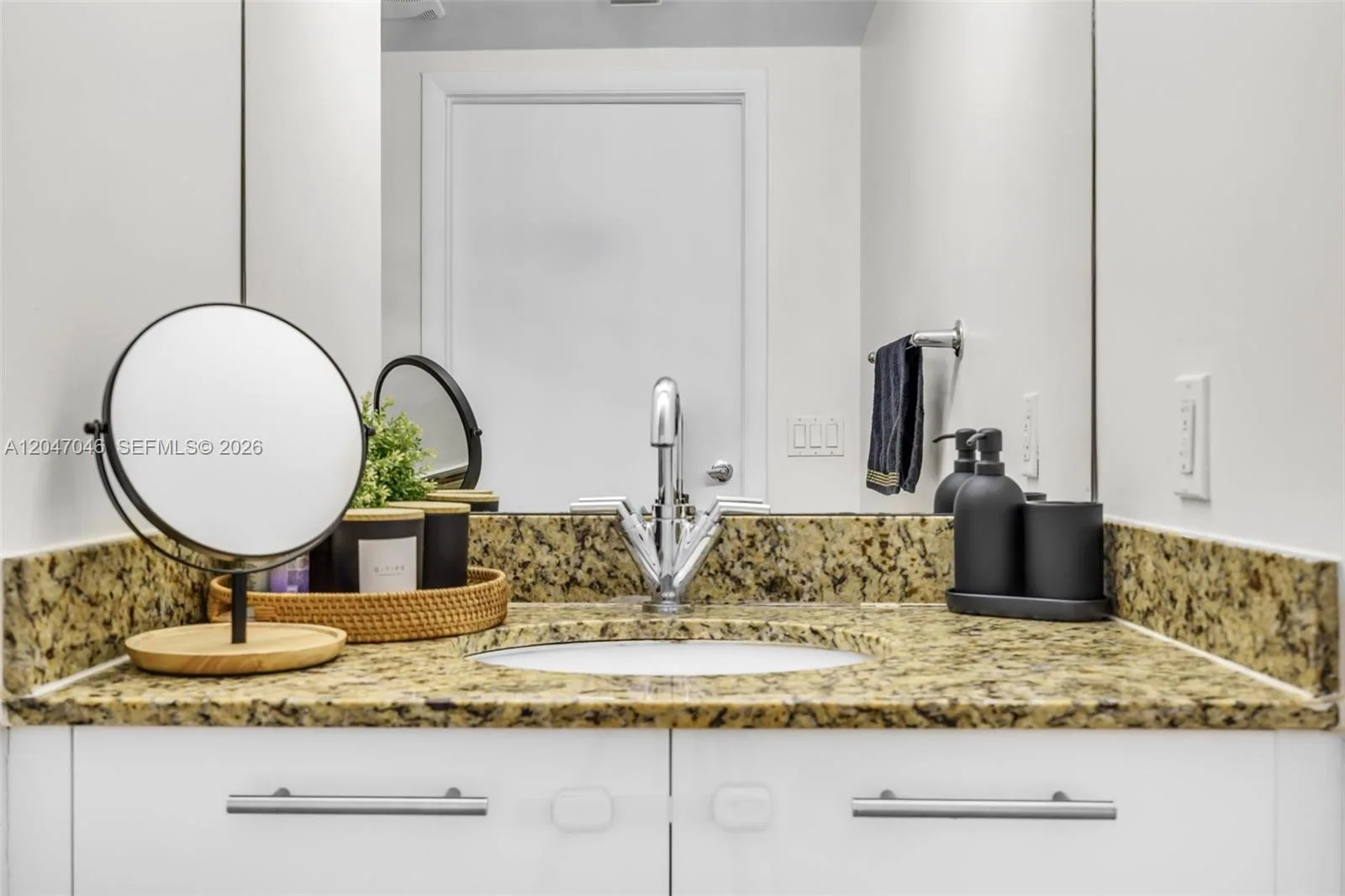 41 SE 5th St # 908, Miami, FL 33131 photo 8