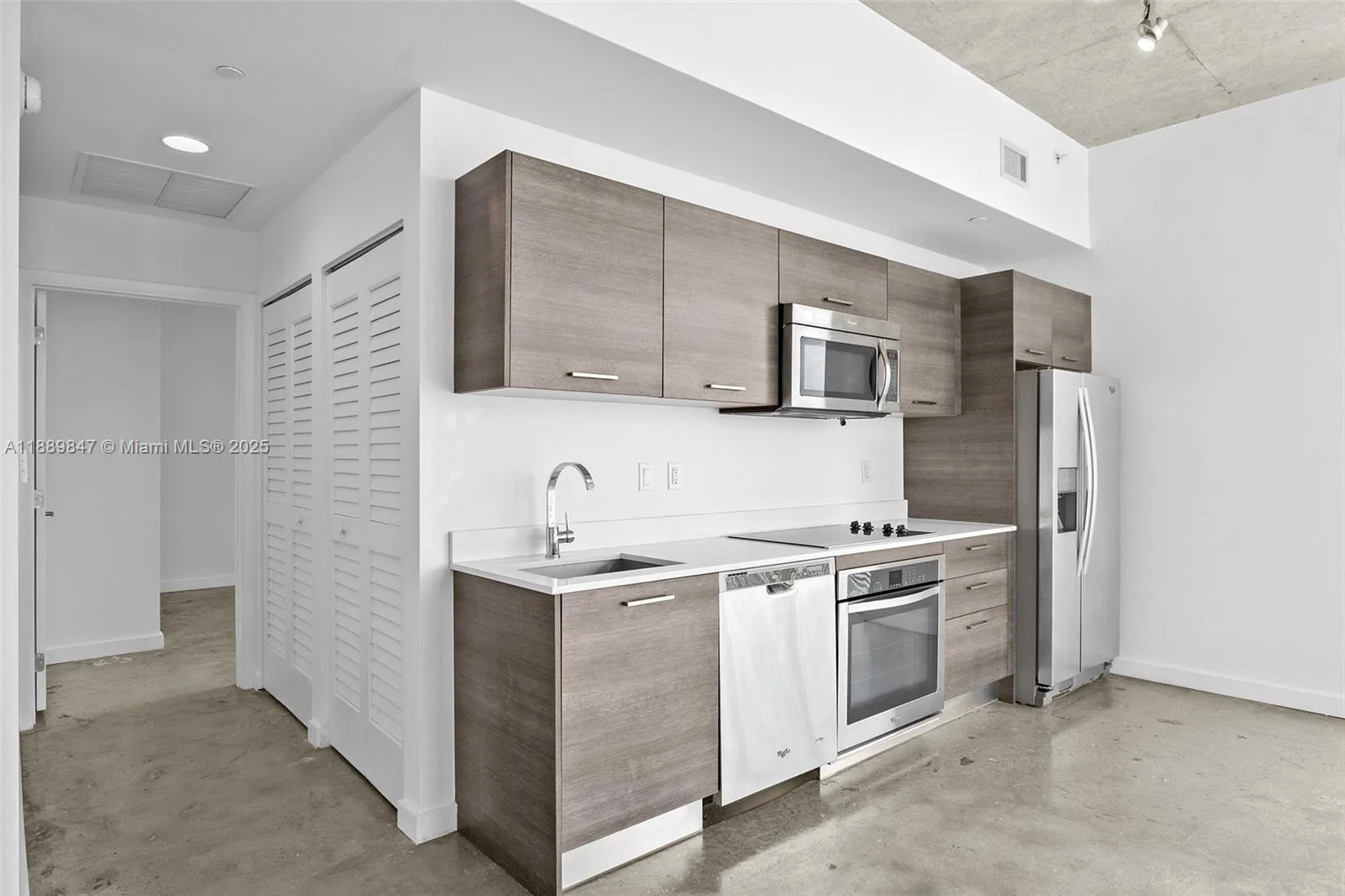 151 SE 1st St # 3511, Miami, FL 33131 photo 11