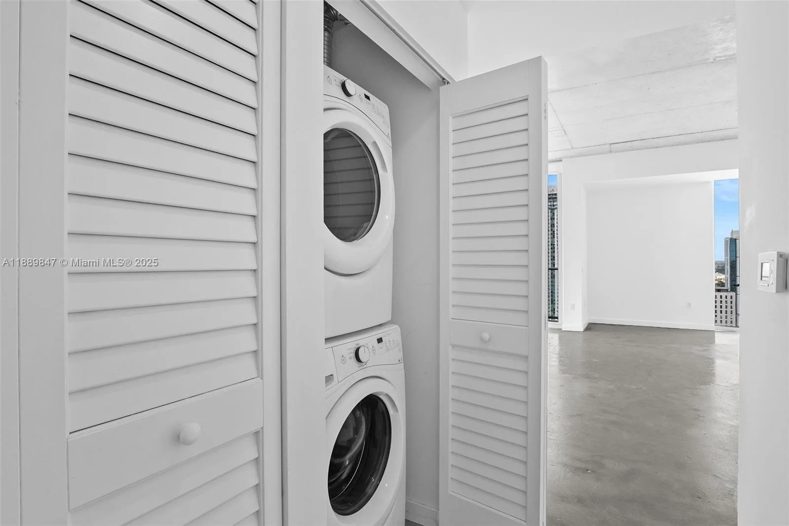 151 SE 1st St # 3511, Miami, FL 33131 photo 13