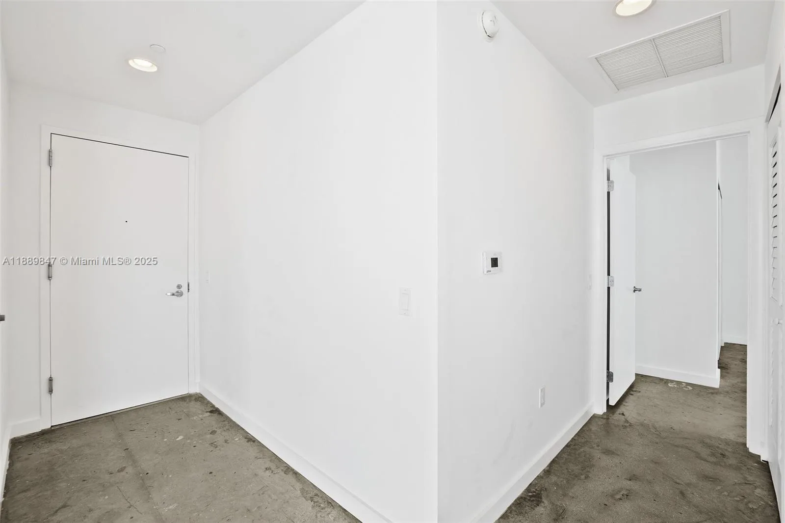 151 SE 1st St # 3511, Miami, FL 33131 photo 2