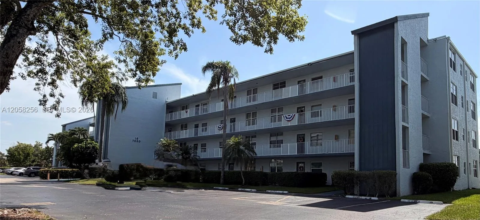 7620 NW 18th St # 403, Margate, FL 33063 photo 2