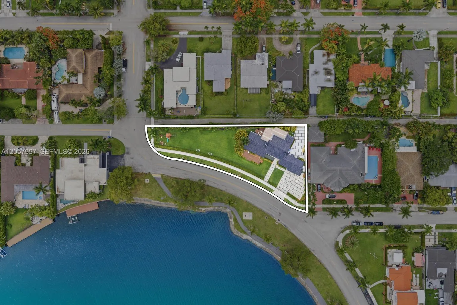 1204 S Northlake Dr, Hollywood, FL 33019 photo 12