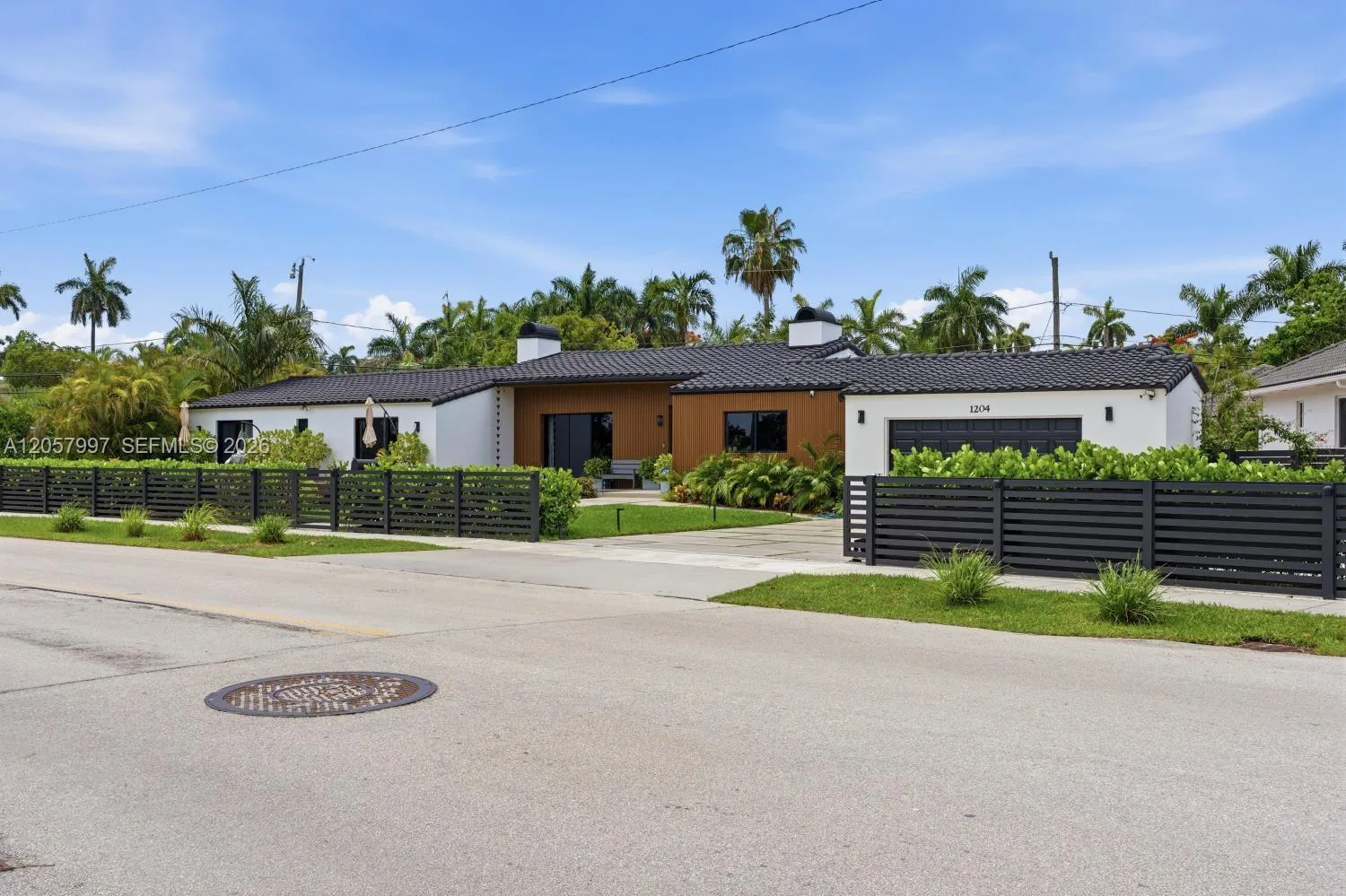 1204 S Northlake Dr, Hollywood, FL 33019 photo 2