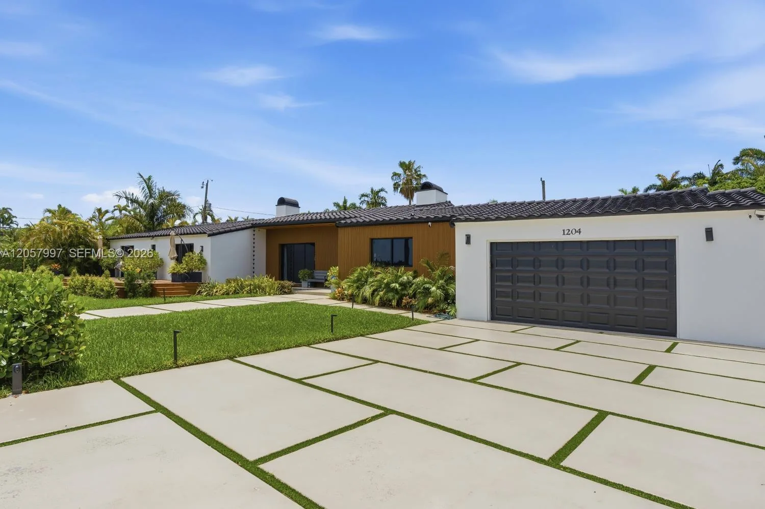 1204 S Northlake Dr, Hollywood, FL 33019 photo 4