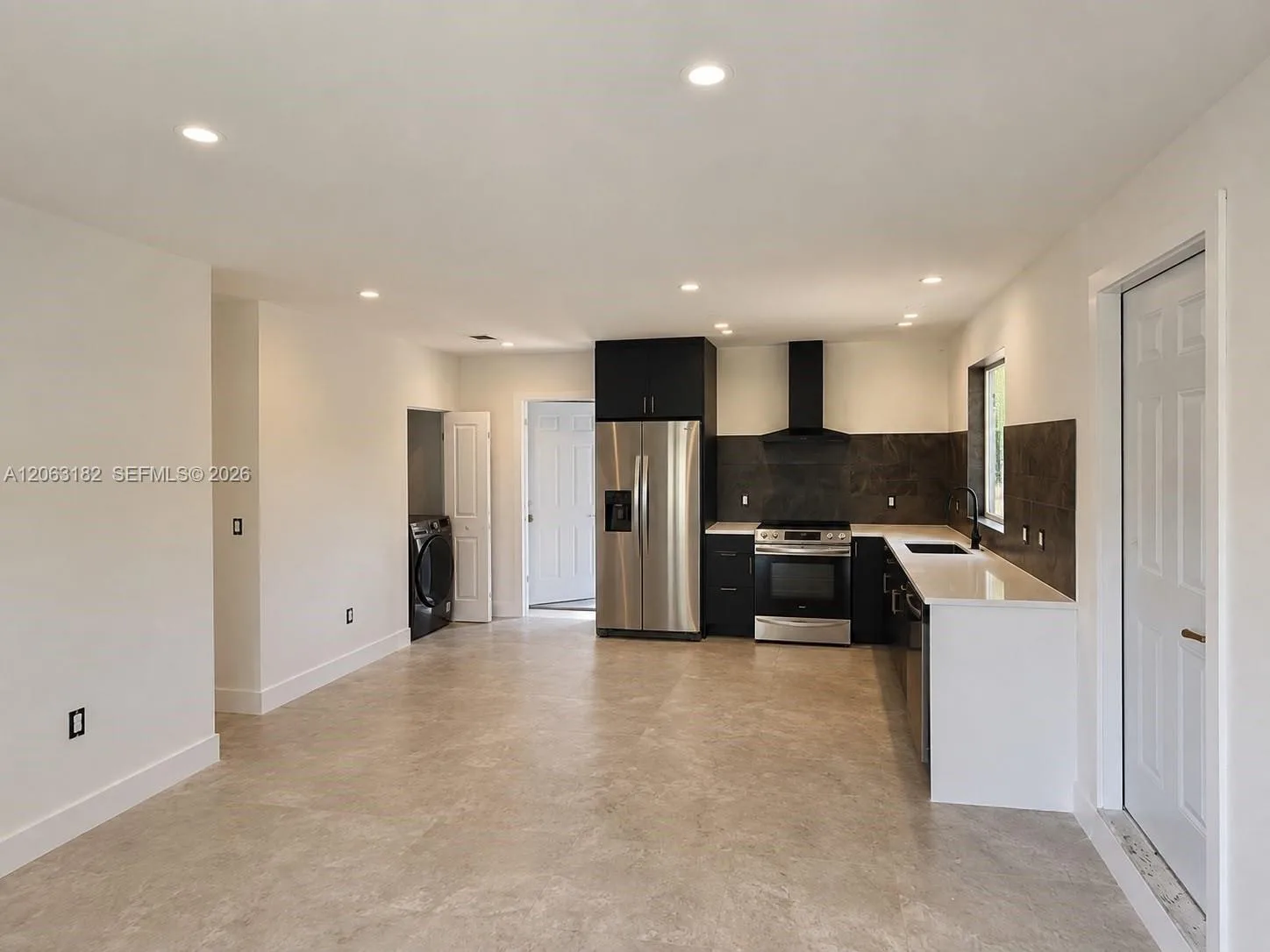 812 NW 67th St, Miami, FL 33150 photo 2