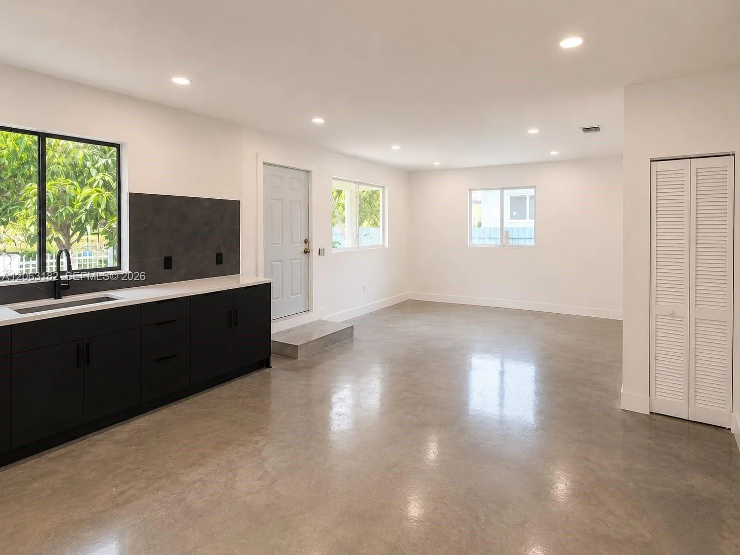 812 NW 67th St, Miami, FL 33150 photo 4