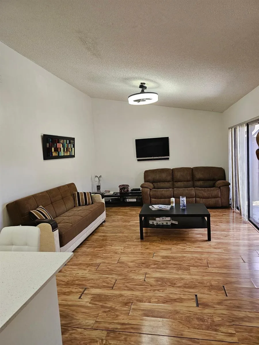 491 Springdale Circle, Palm Springs, FL 33461 photo 9