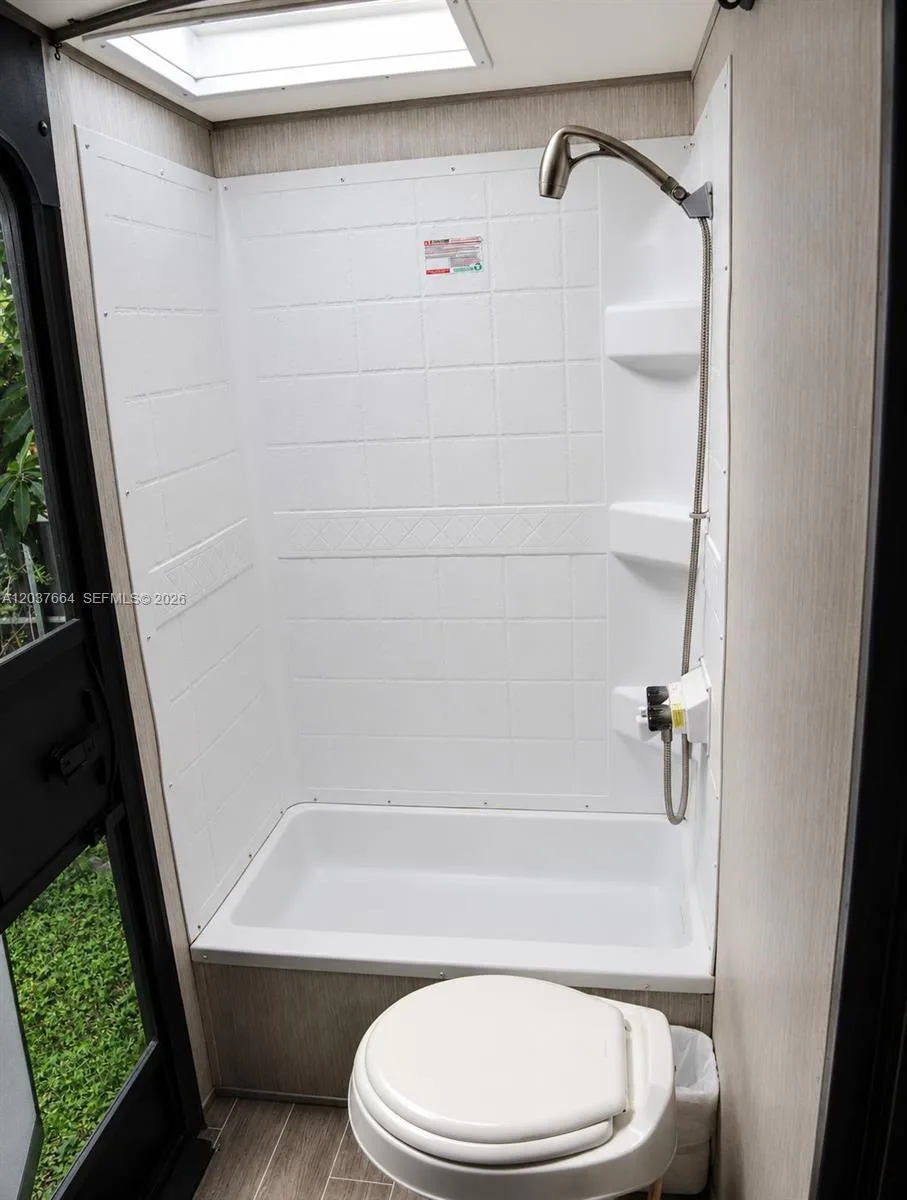 735 NE 162nd St # B, Miami, FL 33162 photo 2
