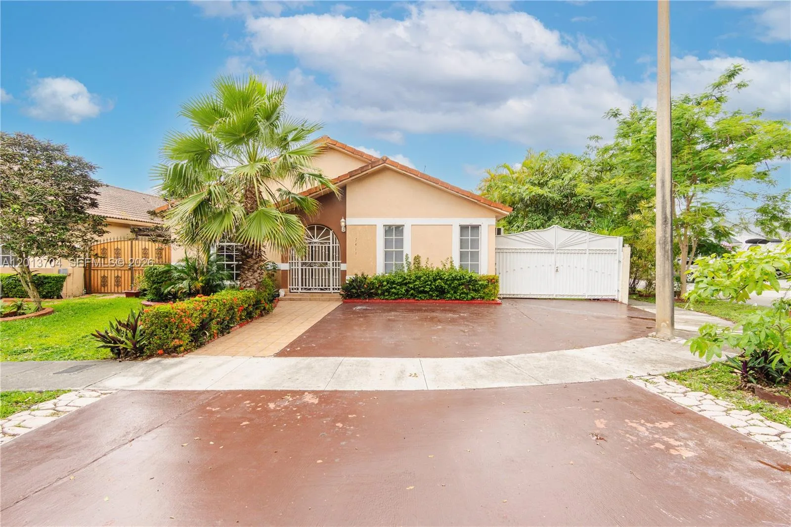 7411 W 33rd Ave, Hialeah, FL 33018