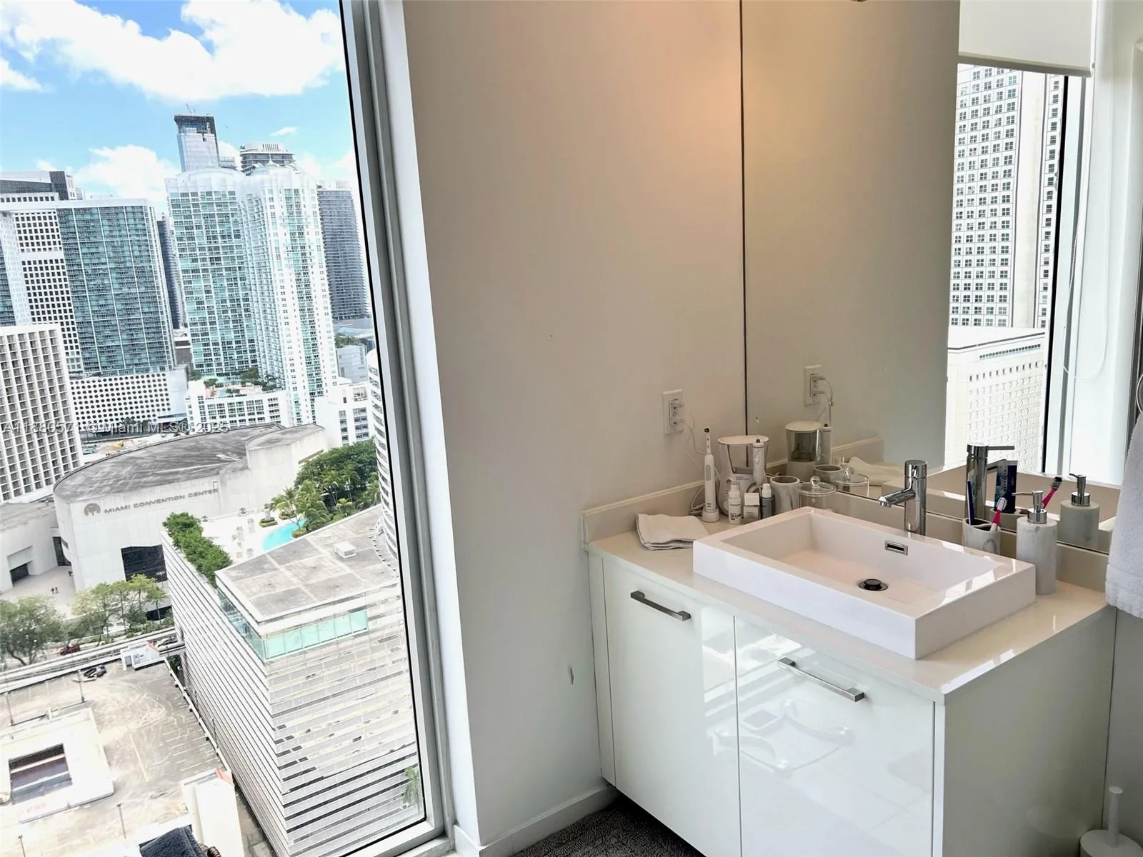 151 SE 1st St # 2711, Miami, FL 33131 photo 11