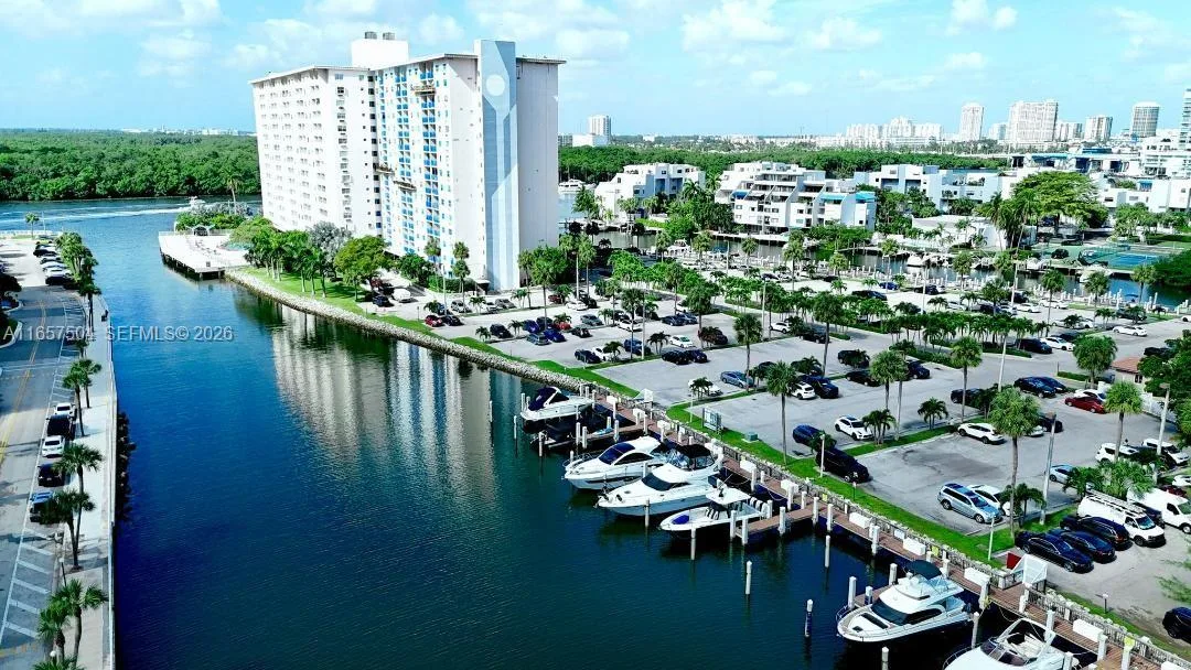 400 Kings Point Dr # 328, Sunny Isles Beach, FL 33160 photo 9