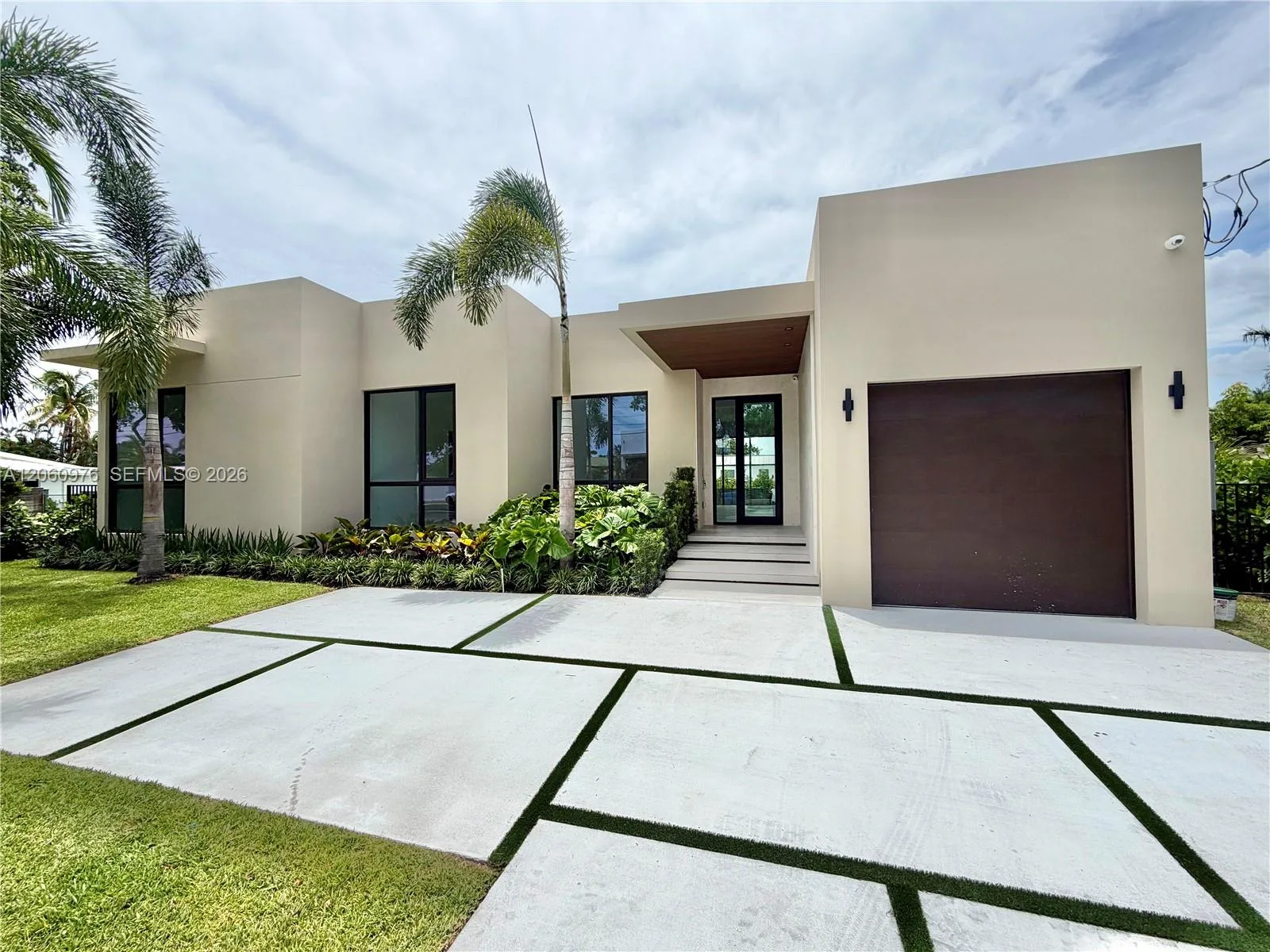 2030 N Hibiscus Dr, North Miami, FL 33181