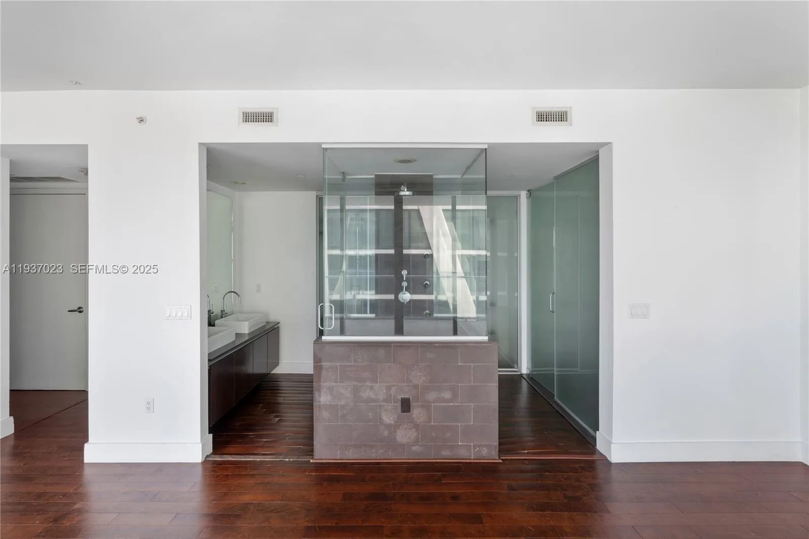 1040 Biscayne Blvd # 4108, Miami, FL 33132 photo 5
