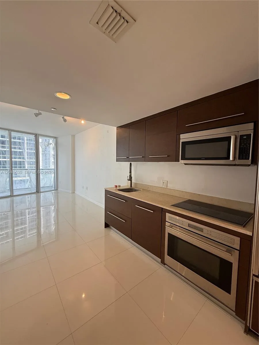 495 Brickell Ave # 3106, Miami, FL 33131 photo 3