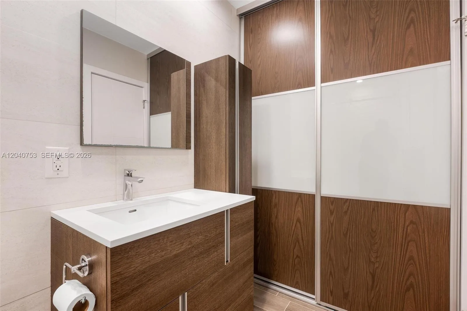 90 Edgewater Dr # PH03, Coral Gables, FL 33133 photo 11