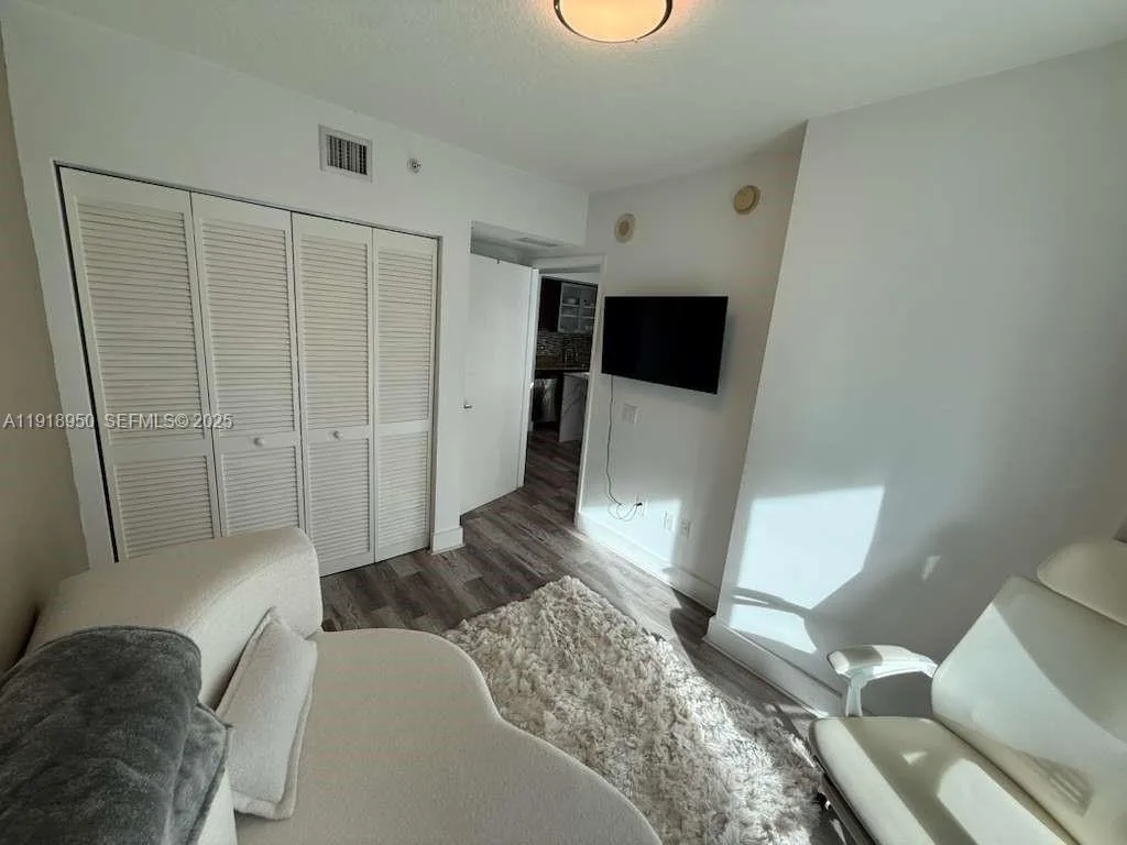 41 SE 5th St # 708, Miami, FL 33131 photo 11