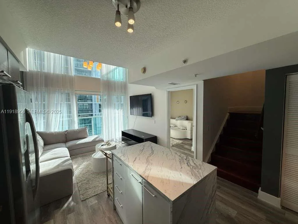 41 SE 5th St # 708, Miami, FL 33131 photo 2