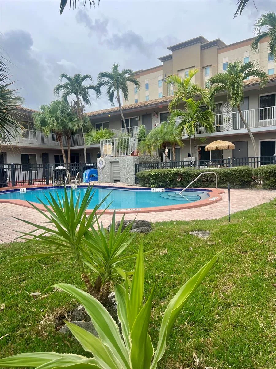 915 SE 22nd Avenue, Pompano Beach, FL 33062