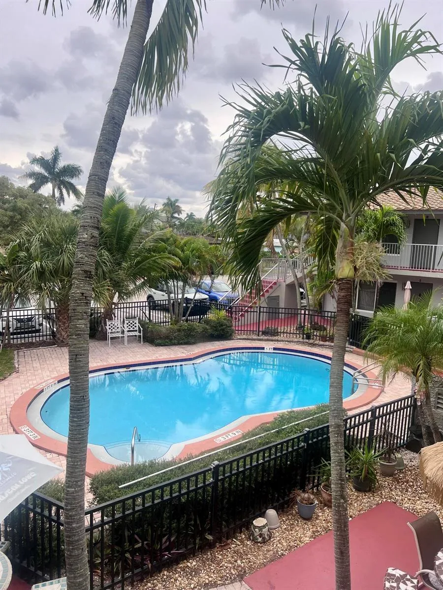 915 SE 22nd Avenue, Pompano Beach, FL 33062 photo 2