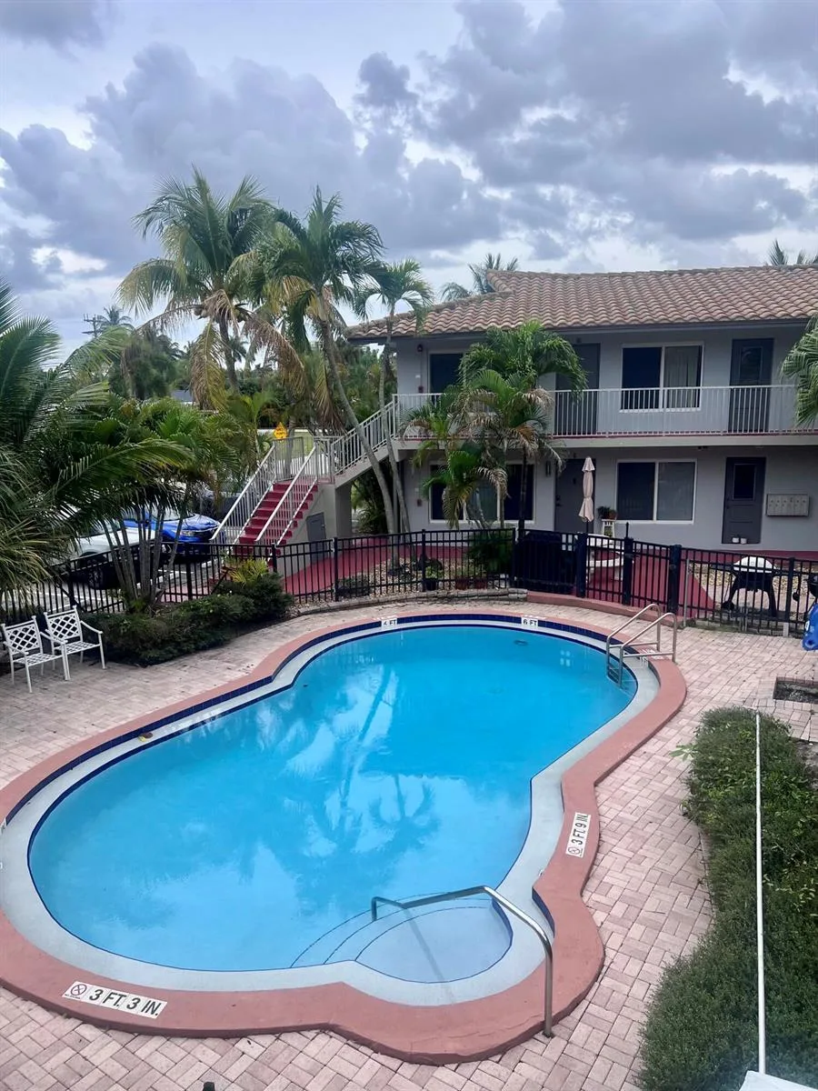915 SE 22nd Avenue, Pompano Beach, FL 33062 photo 3