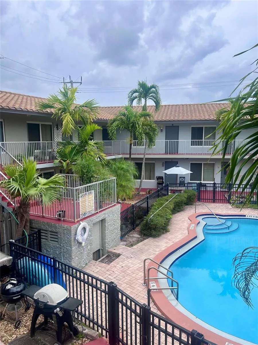 915 SE 22nd Avenue, Pompano Beach, FL 33062 photo 4