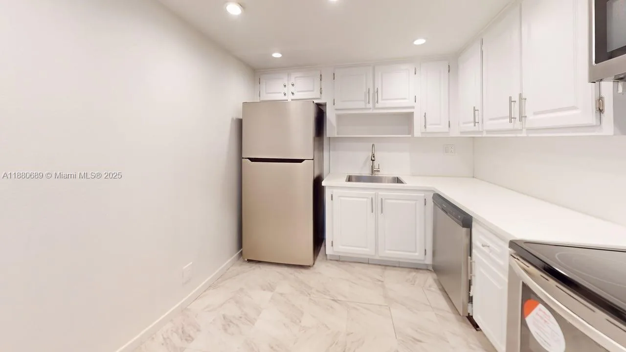 500 Three Islands Blvd # 822, Hallandale Beach, FL 33009
