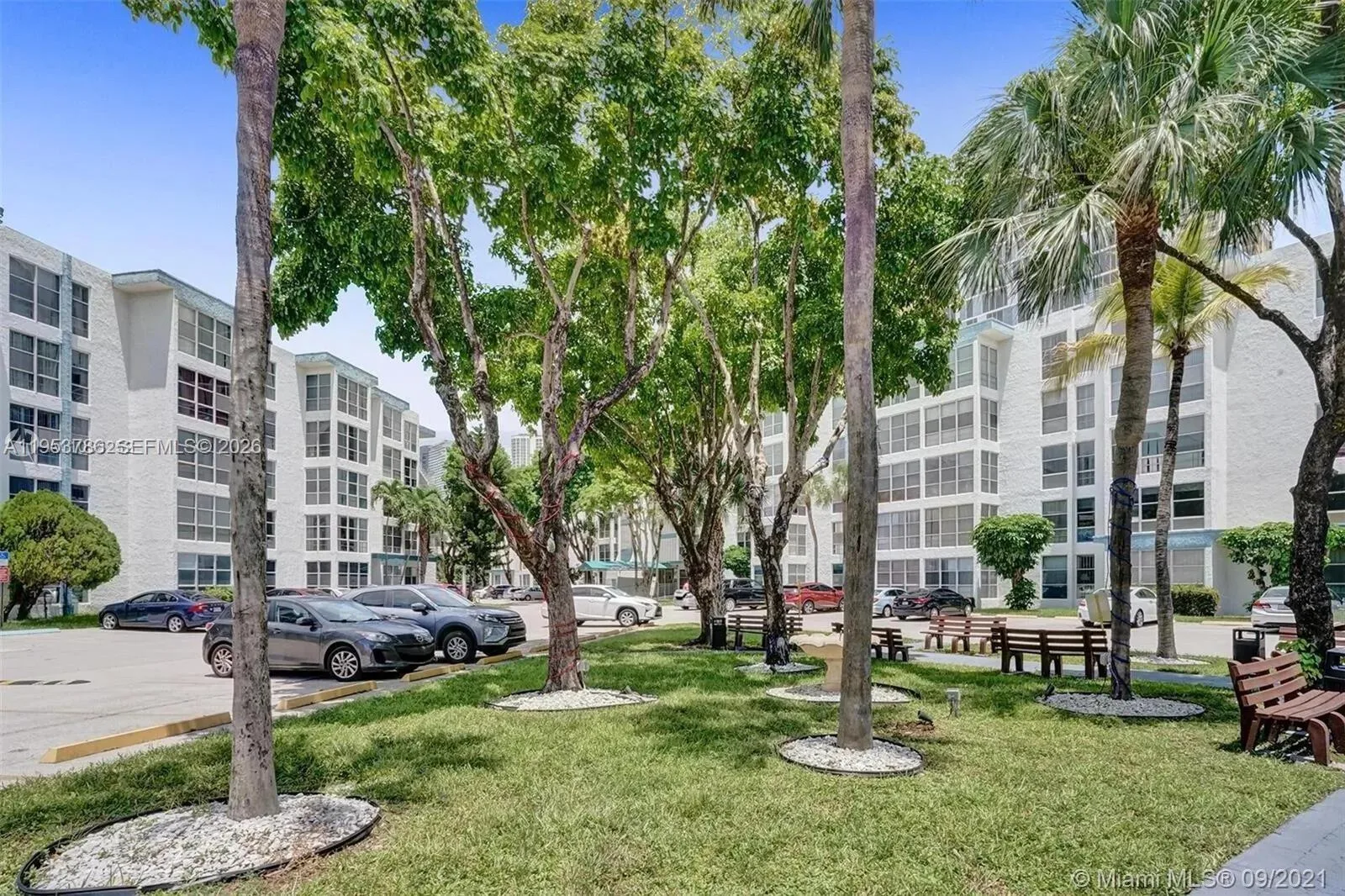 200 177th Dr # 416, Sunny Isles Beach, FL 33160 photo 4