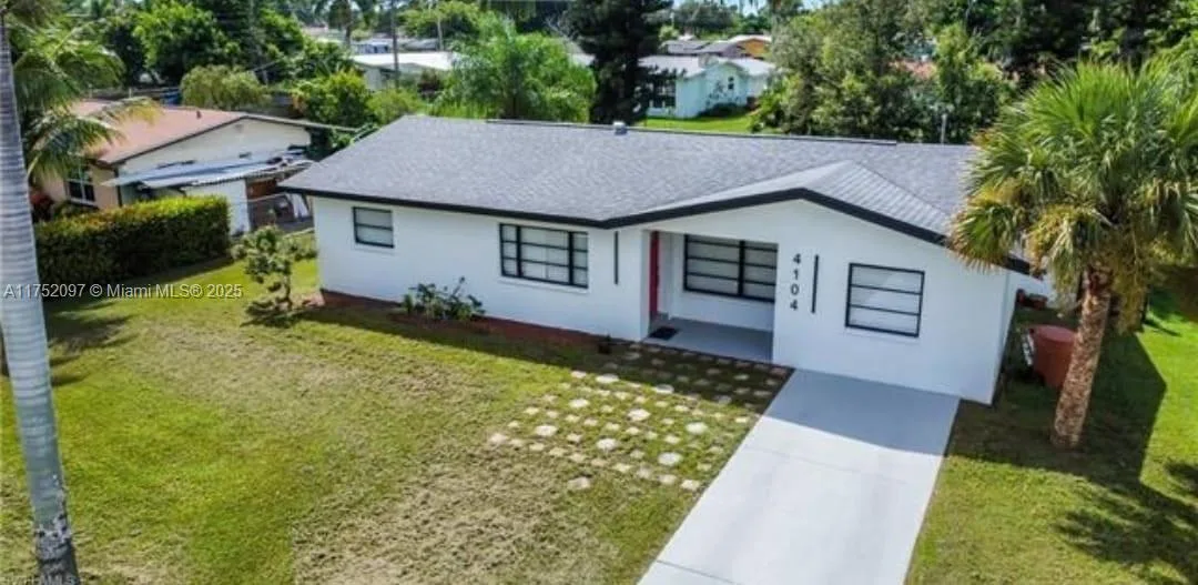 4104 E River Dr, Fort Myers, FL 33916
