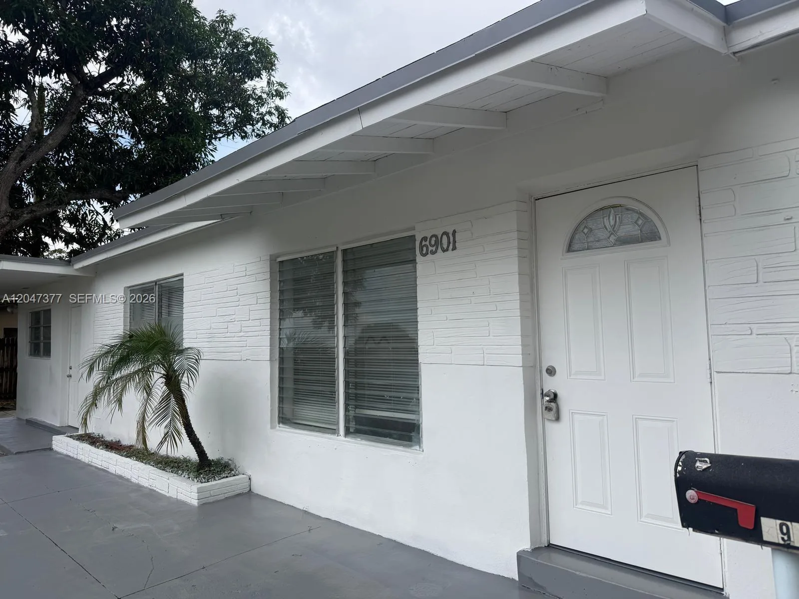 6901 Thomas St, Hollywood, FL 33024