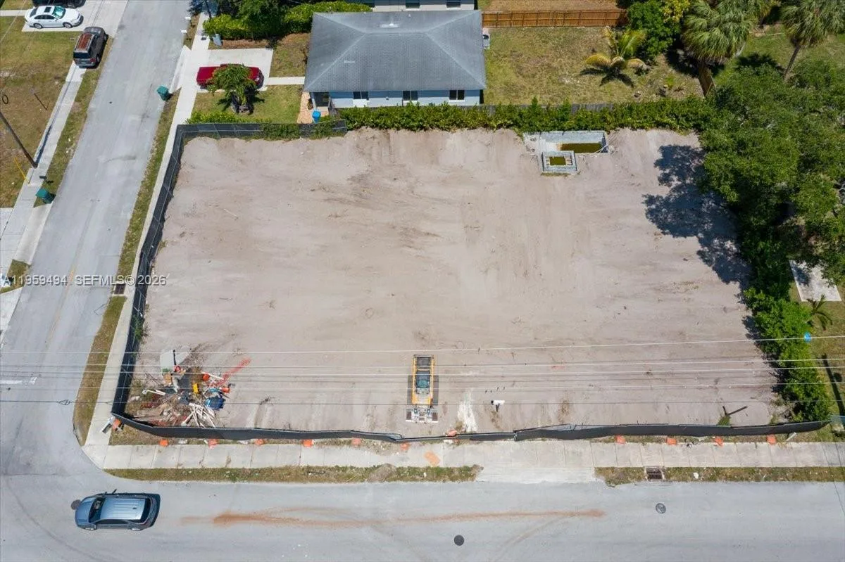 3250 NE 3rd Ave, Oakland Park, FL 33334