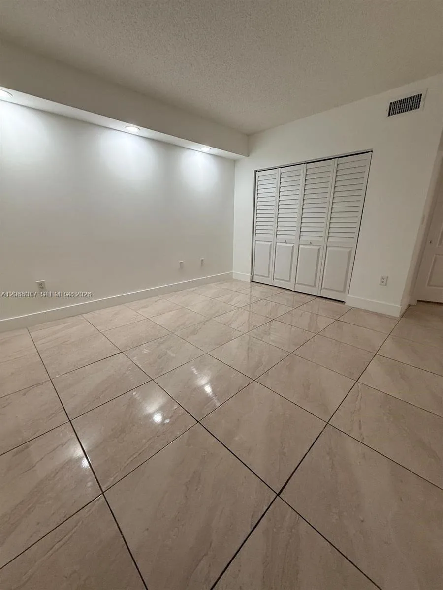 5091 NW 7th St # 1009, Miami, FL 33126 photo 8