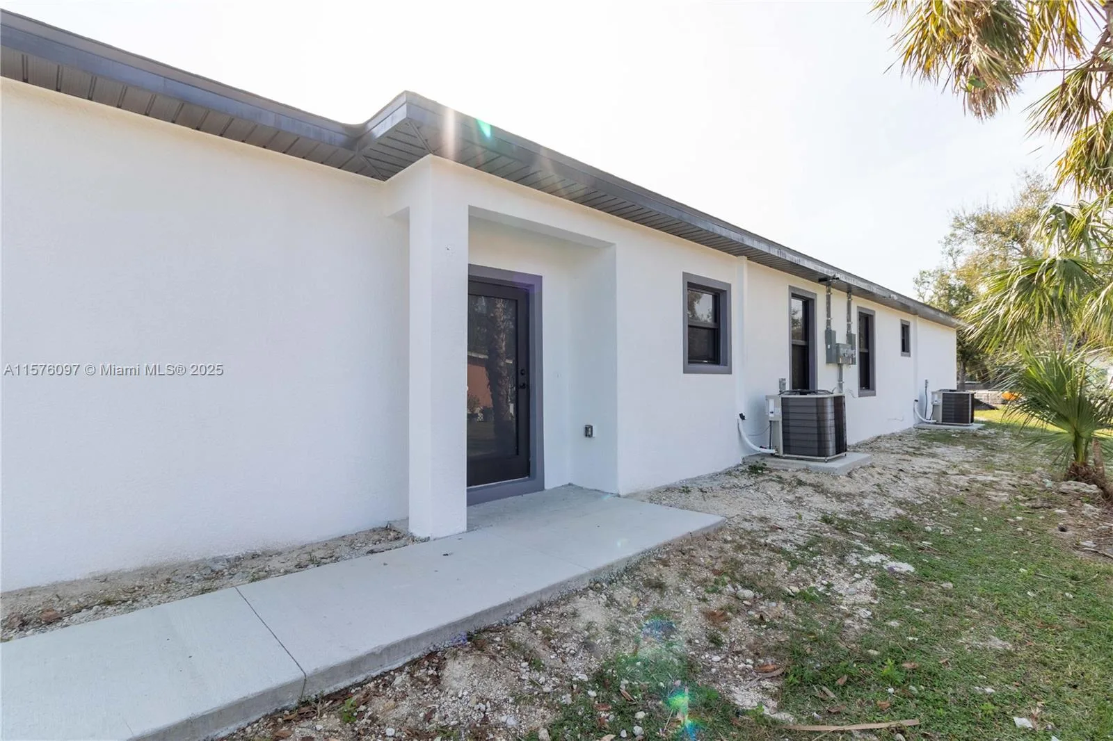 734 Veronica S Shoemaker Blvd, Fort Myers, FL 33916 photo 3