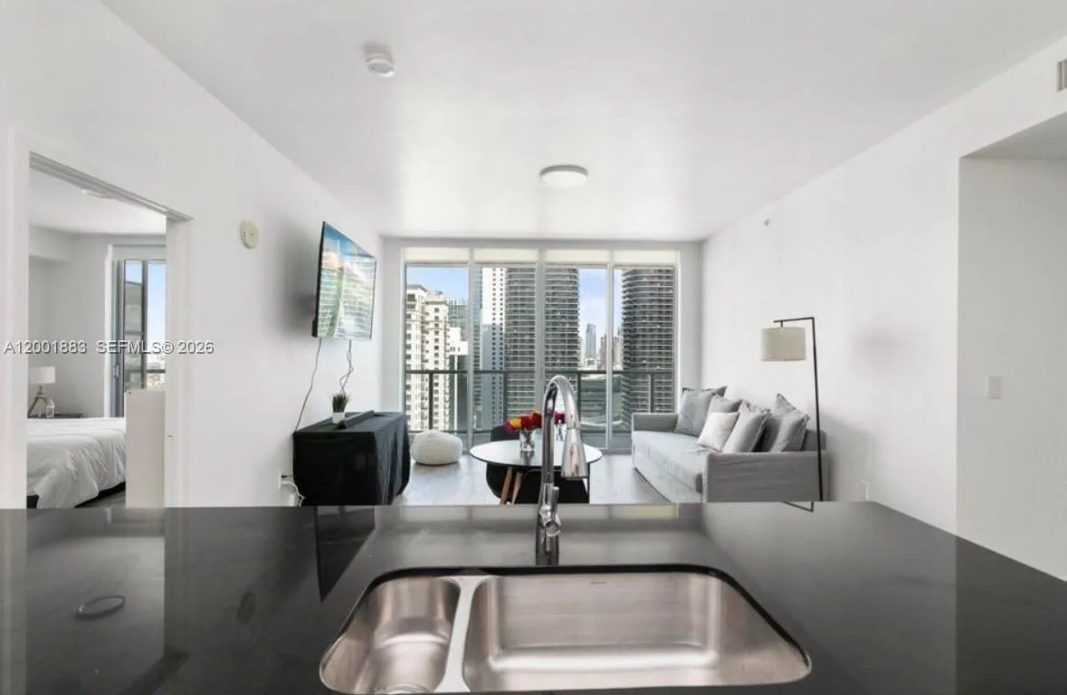 1111 SW 1st Ave # 3222-N, Miami, FL 33130