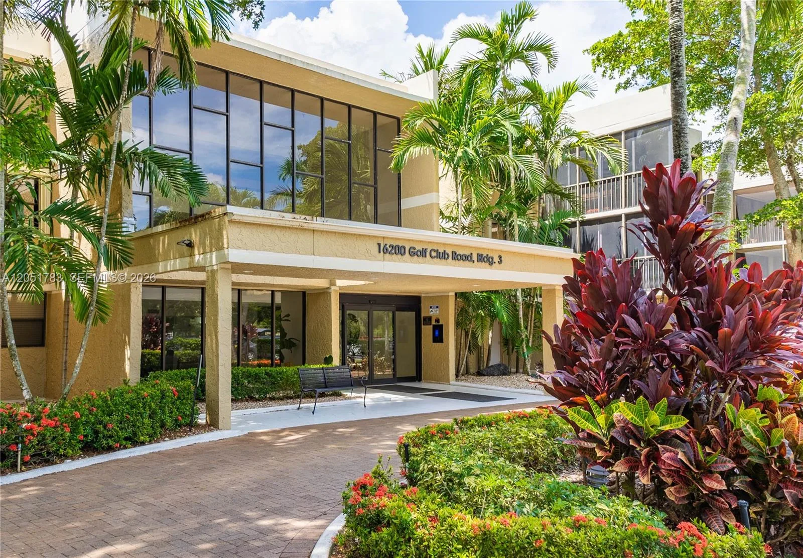 16200 Golf Club Rd # 109, Weston, FL 33326