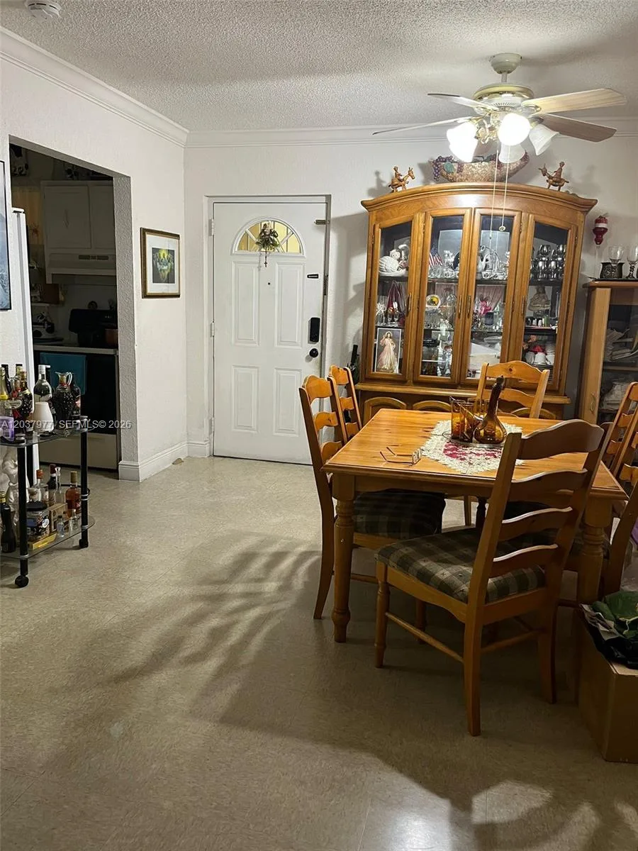 525 W 69th St # 207, Hialeah, FL 33014
