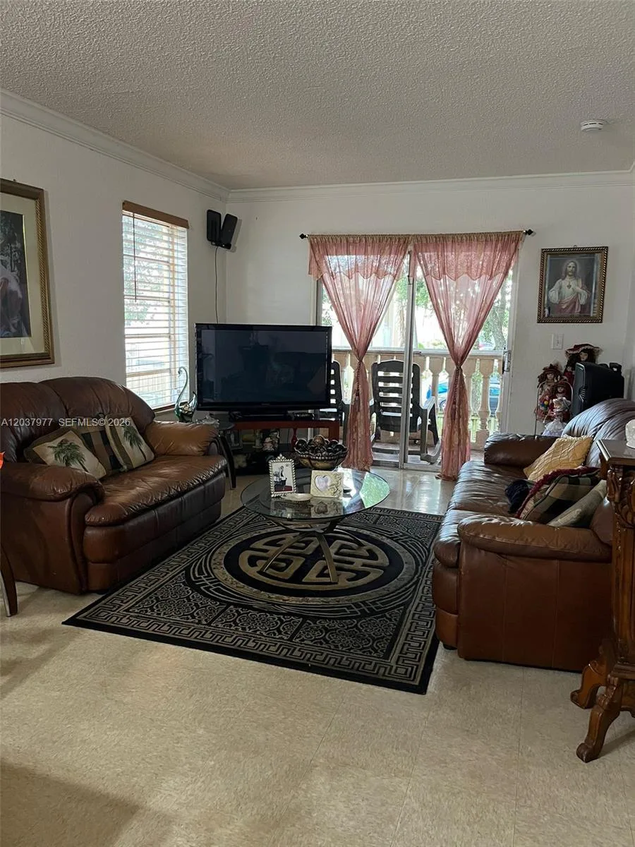 525 W 69th St # 207, Hialeah, FL 33014 photo 3