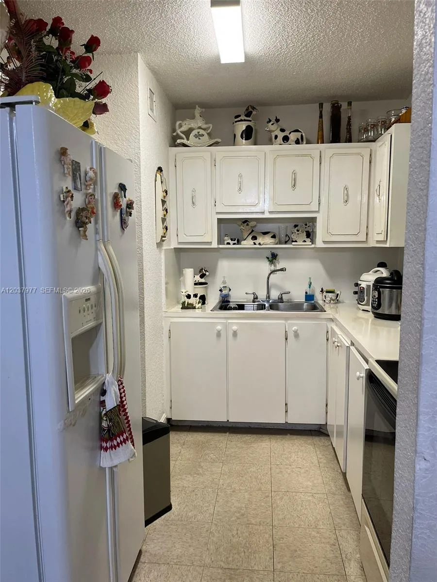 525 W 69th St # 207, Hialeah, FL 33014 photo 4