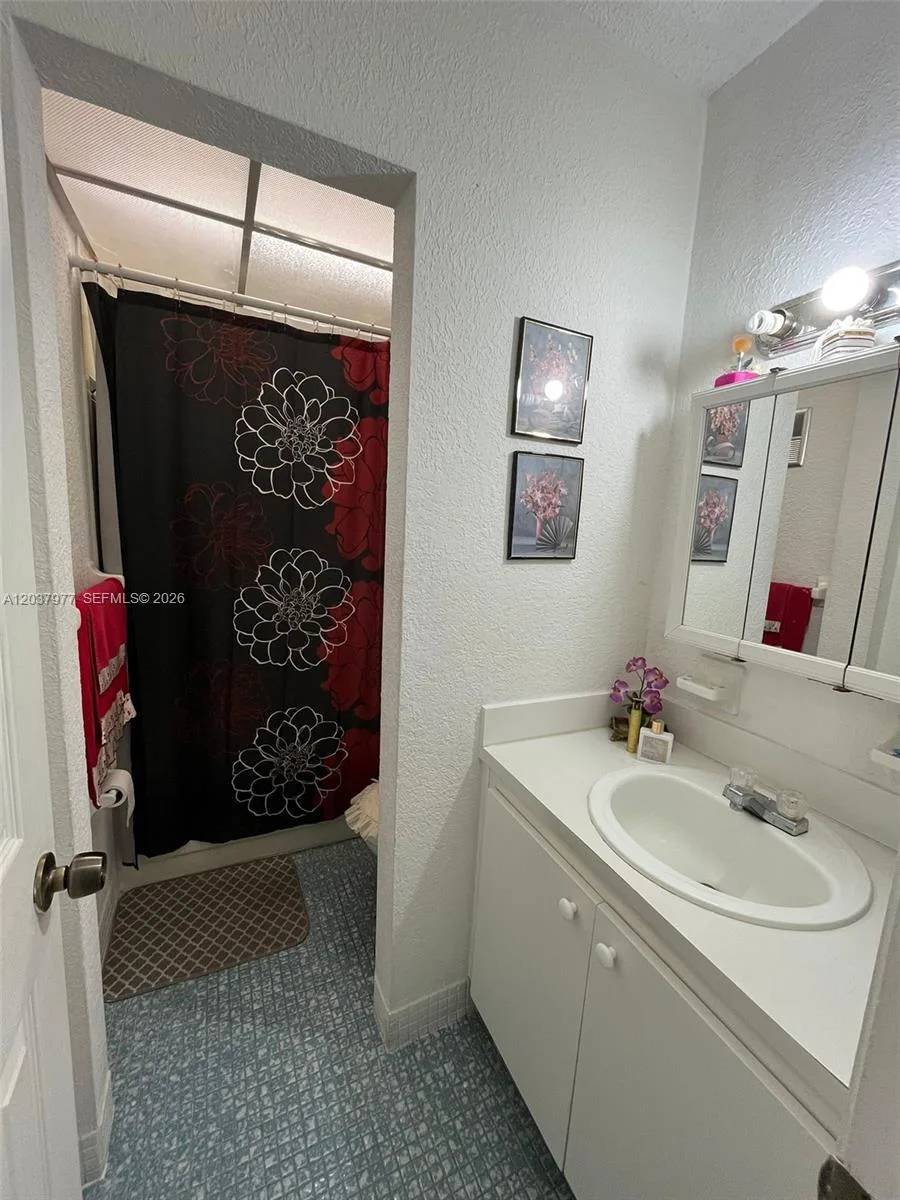 525 W 69th St # 207, Hialeah, FL 33014 photo 6