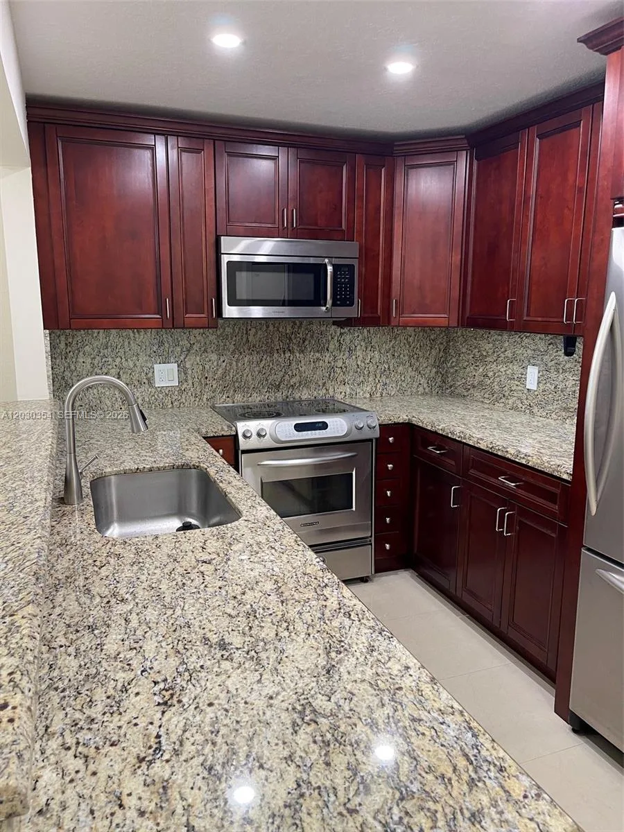5911 NE 14th Ln # 205S, Fort Lauderdale, FL 33334 photo 3