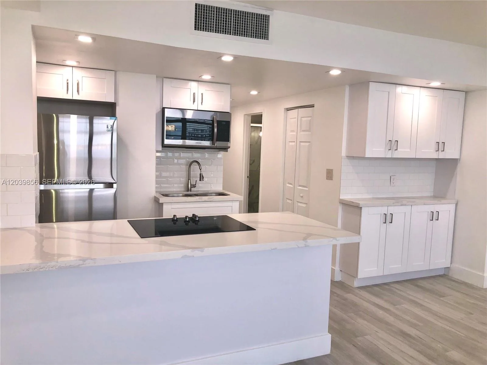 905 Brickell Bay Dr # 2029, Miami, FL 33131 photo 2