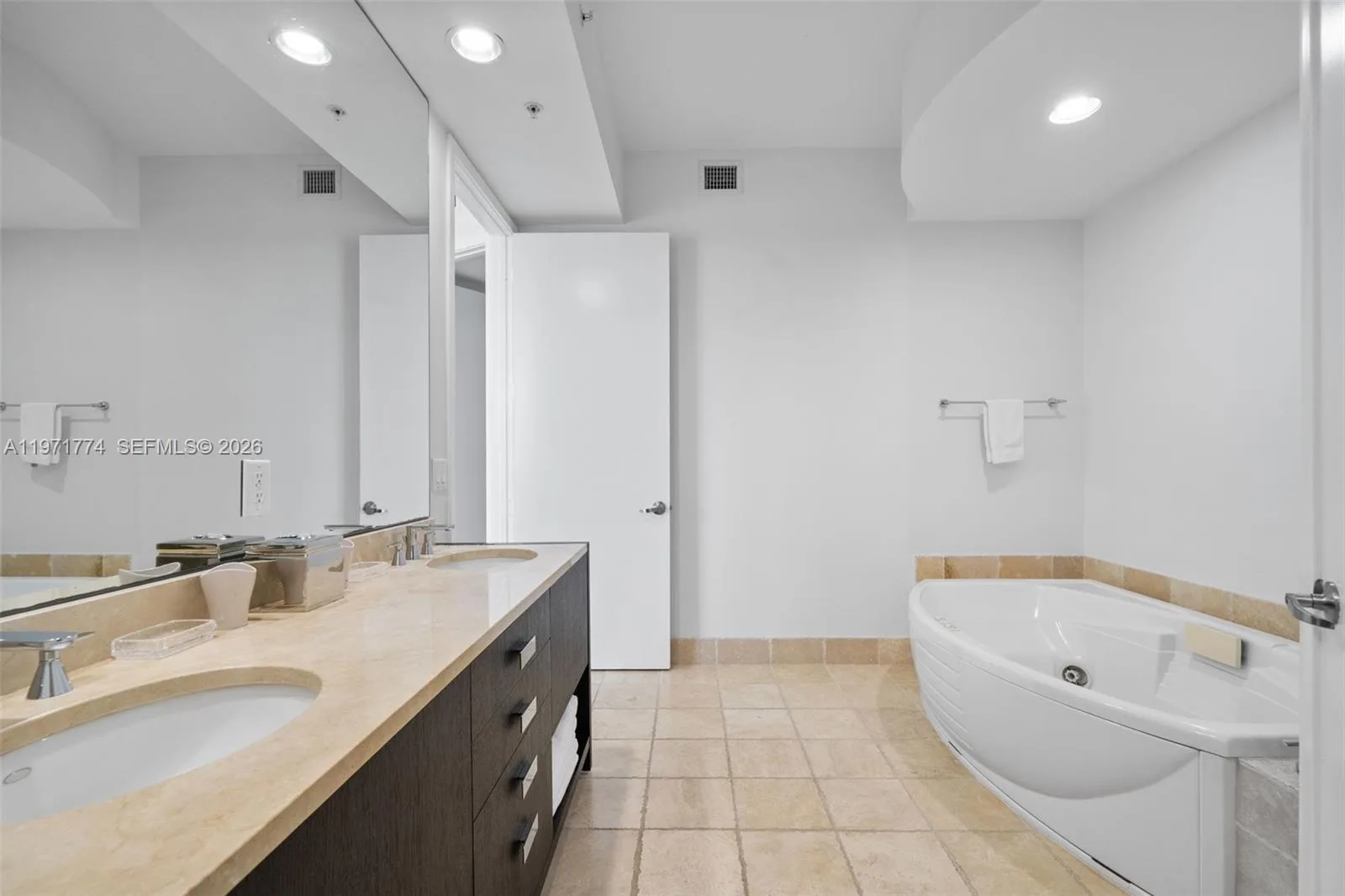 18201 Collins Ave # 4709, Sunny Isles Beach, FL 33160 photo 12