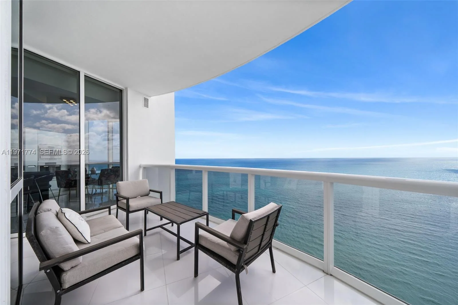 18201 Collins Ave # 4709, Sunny Isles Beach, FL 33160 photo 2