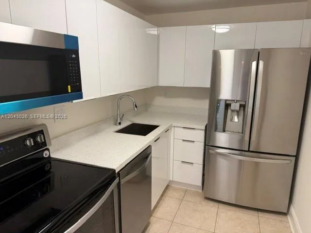 8405 NW 8th St # 303, Miami, FL 33126