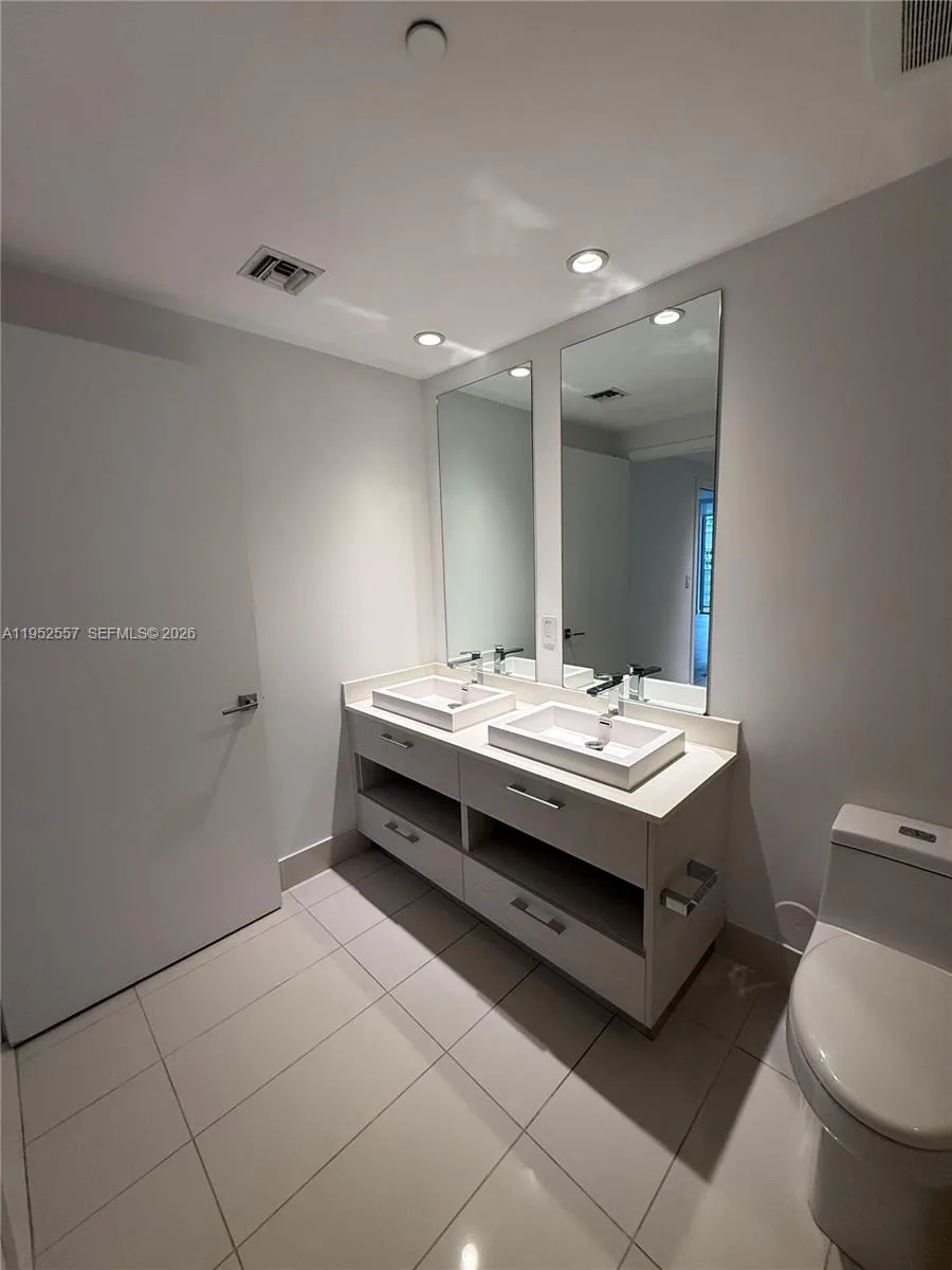 45 SW 9th St # 1004, Miami, FL 33130 photo 10
