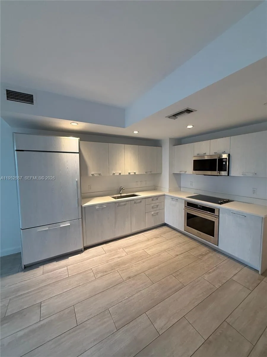 45 SW 9th St # 1004, Miami, FL 33130 photo 12
