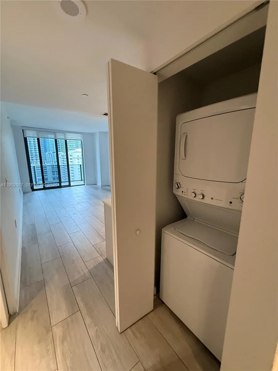 45 SW 9th St # 1004, Miami, FL 33130 photo 13