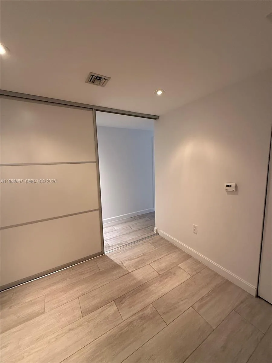45 SW 9th St # 1004, Miami, FL 33130 photo 3