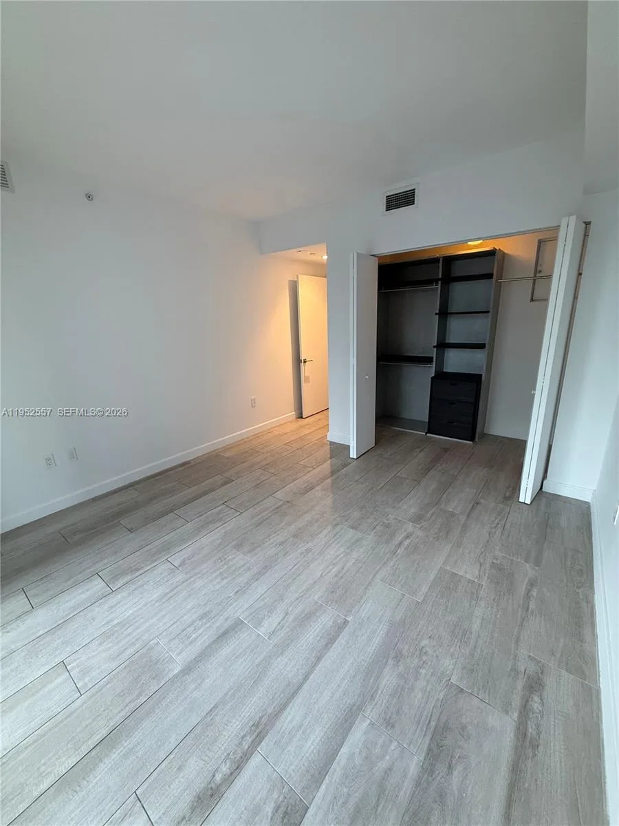 45 SW 9th St # 1004, Miami, FL 33130 photo 4