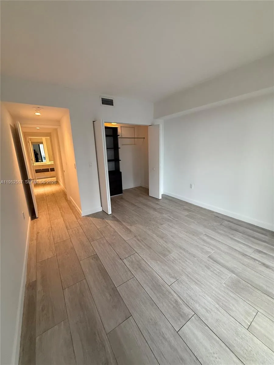 45 SW 9th St # 1004, Miami, FL 33130 photo 5